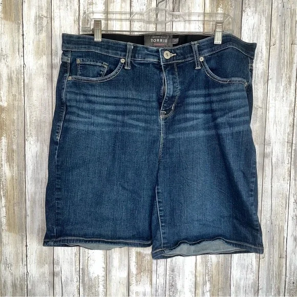 Torrid Sky High Skinny Denim Shorts Size 18 High Rise Stretch Blue Jean Shorts - Picture 2 of 6